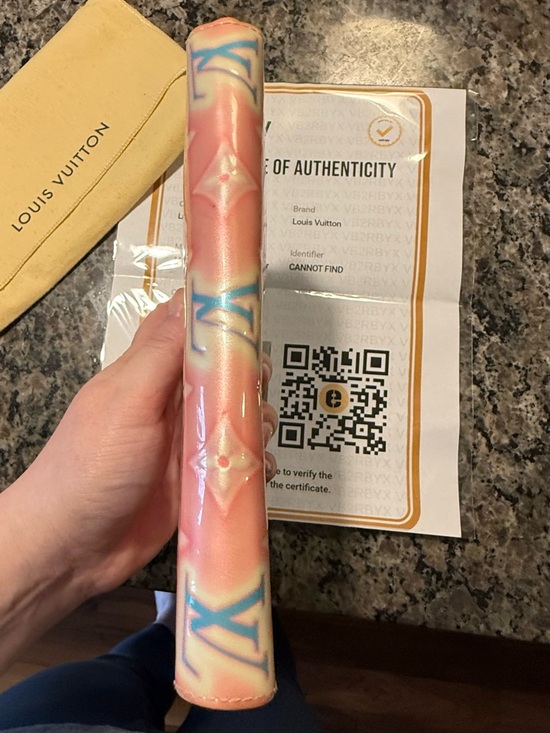 Louis Vuitton Valentine's Vernis
Monogram Limited Edition
Long Zippy Wallet - Picture 3 of 13